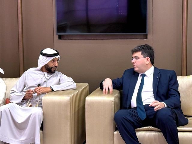 Emirados Arabes-sem douglas